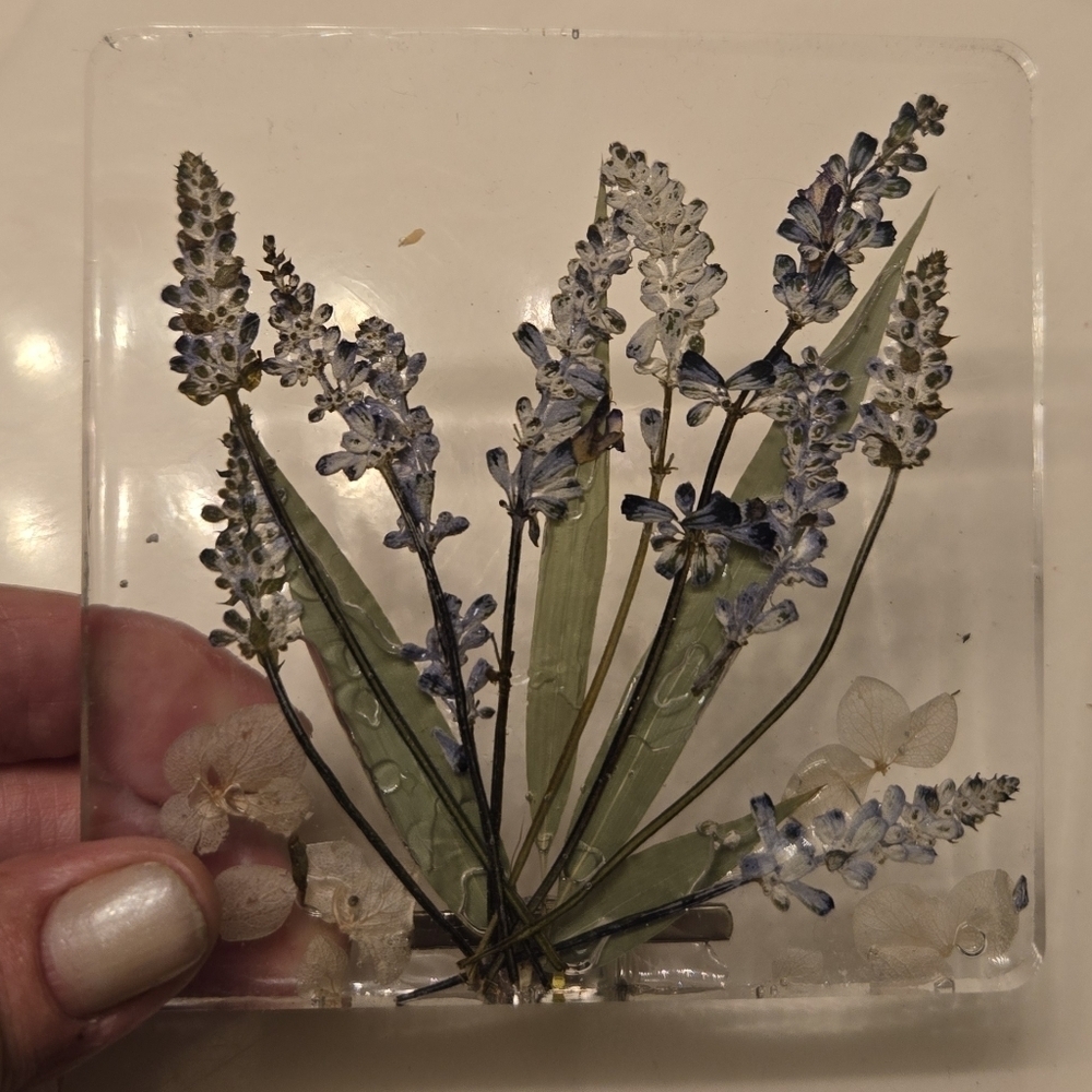 Handcrafted Nighlight w Dried Flowers FL840